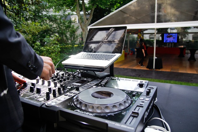 Shuffle session – hudba, na kterou můžete zatancovat shuffle