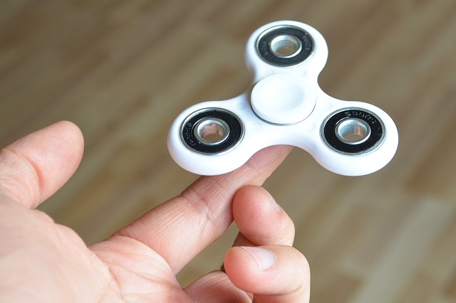 Proč každý chce spinner? (video)